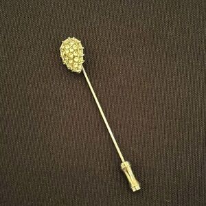 Rhinestone pin, gold tone 21/2” long, dainty and feminine (mlb)